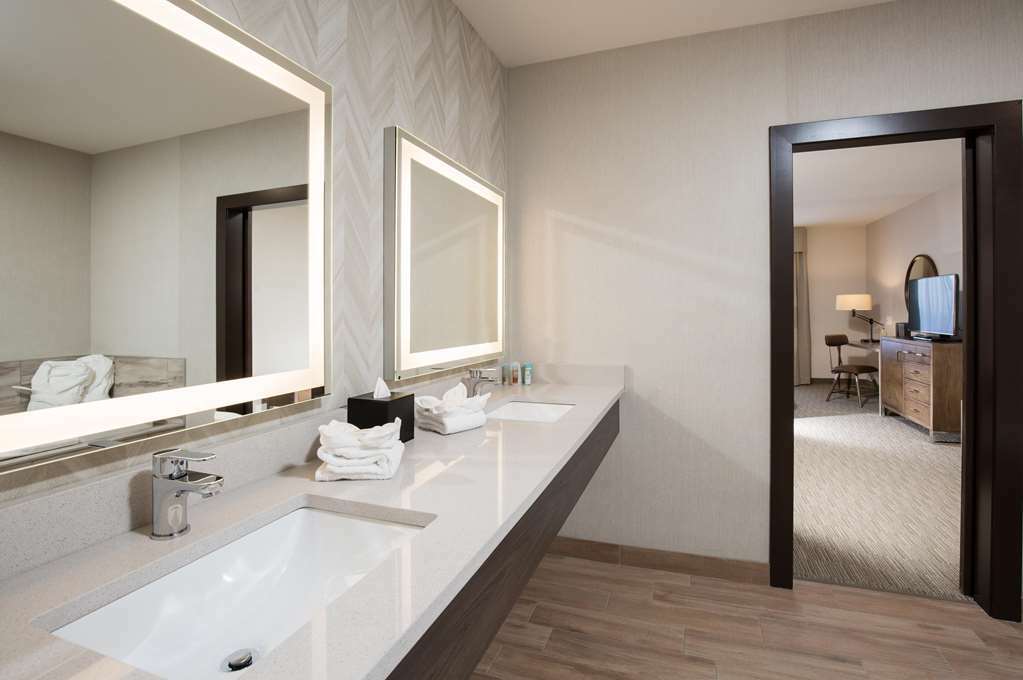 Pomeroy Hotel Fort Mcmurray Amenities foto