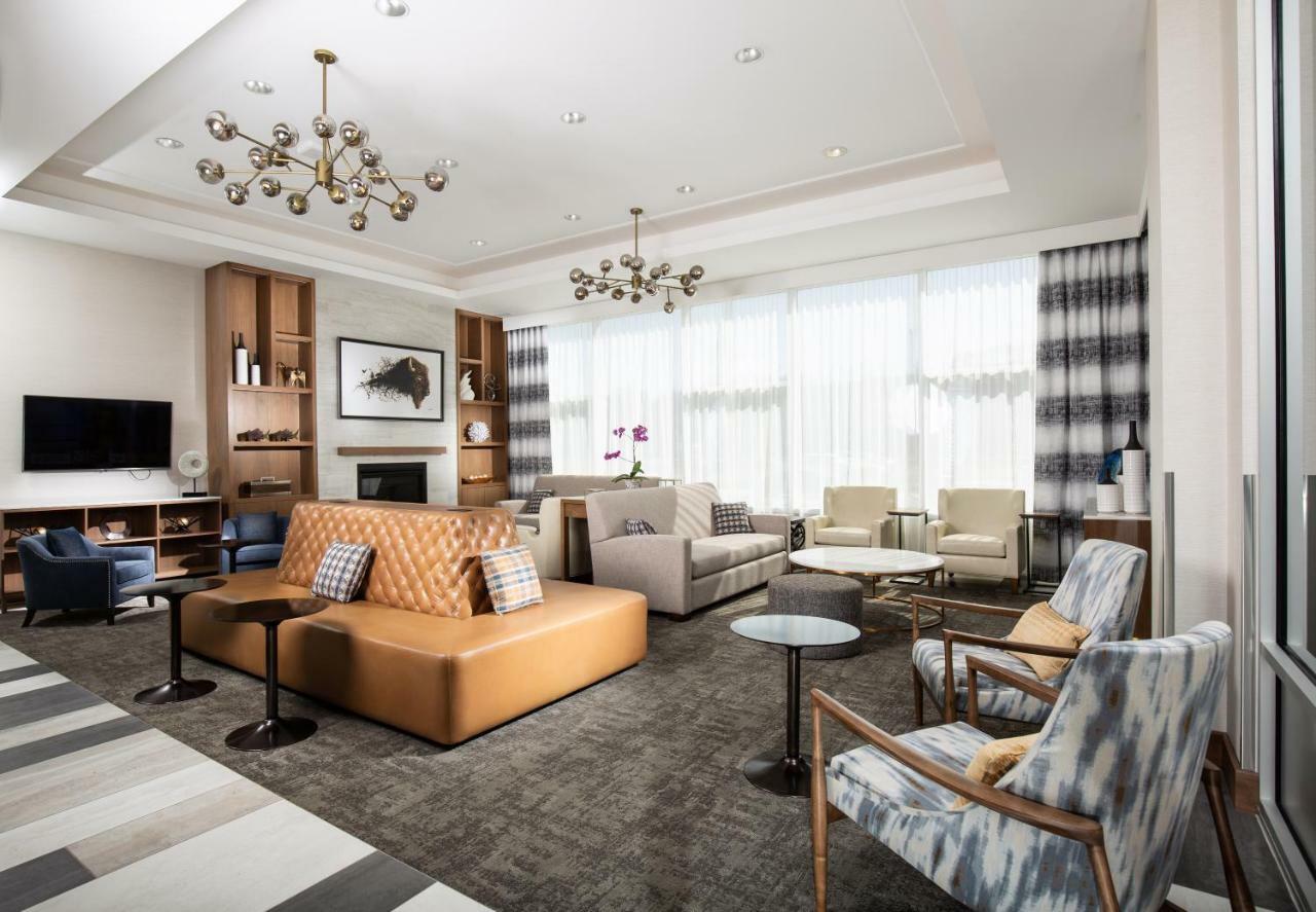 Pomeroy Hotel Fort Mcmurray Esterno foto
