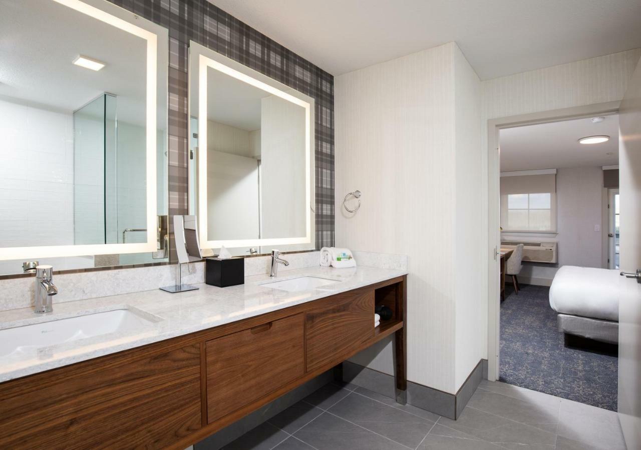 Pomeroy Hotel Fort Mcmurray Esterno foto