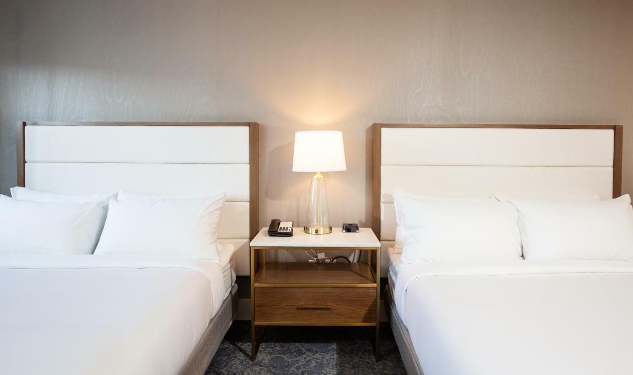 Pomeroy Hotel Fort Mcmurray Esterno foto