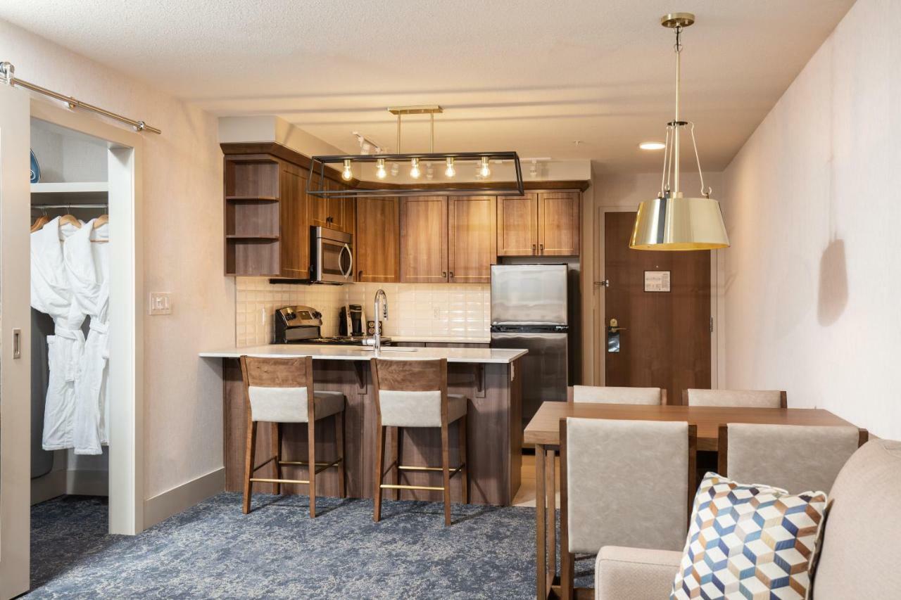 Pomeroy Hotel Fort Mcmurray Esterno foto