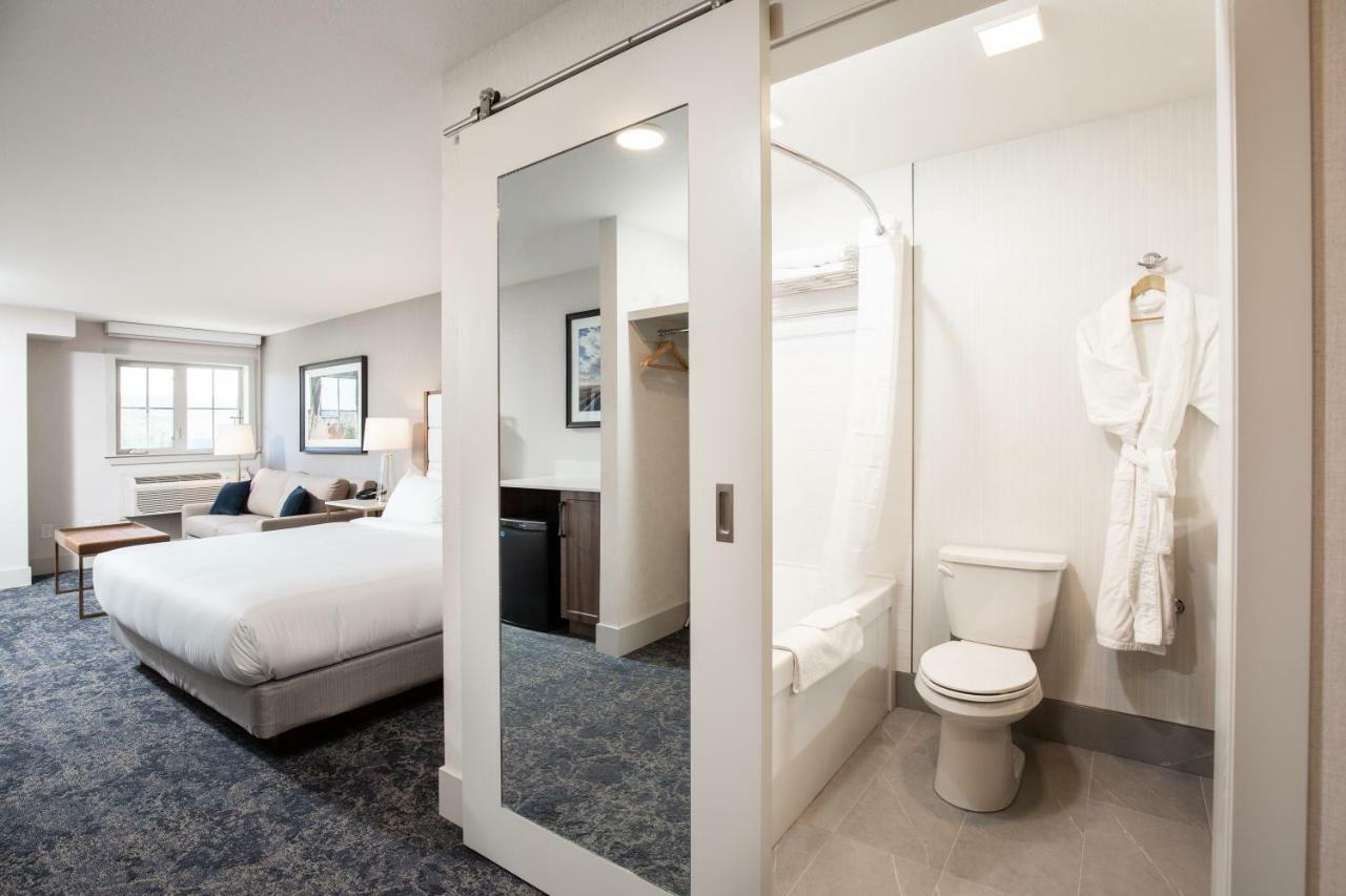 Pomeroy Hotel Fort Mcmurray Esterno foto