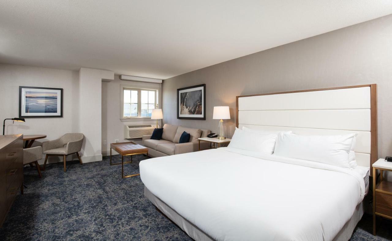 Pomeroy Hotel Fort Mcmurray Esterno foto