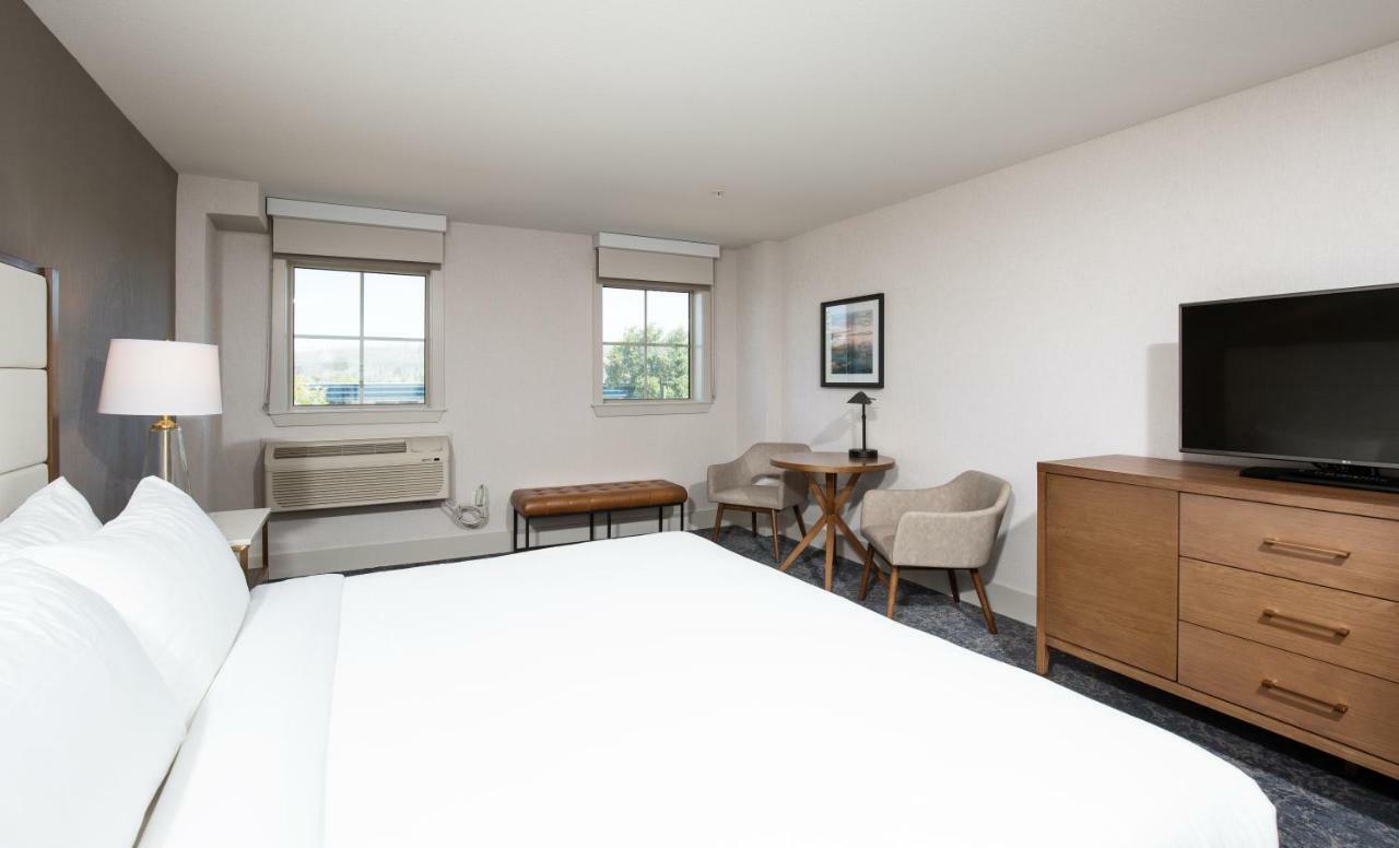 Pomeroy Hotel Fort Mcmurray Esterno foto