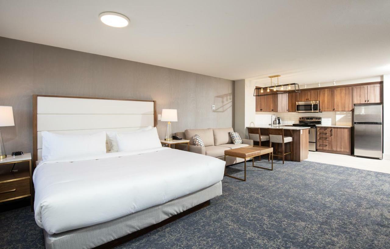 Pomeroy Hotel Fort Mcmurray Esterno foto