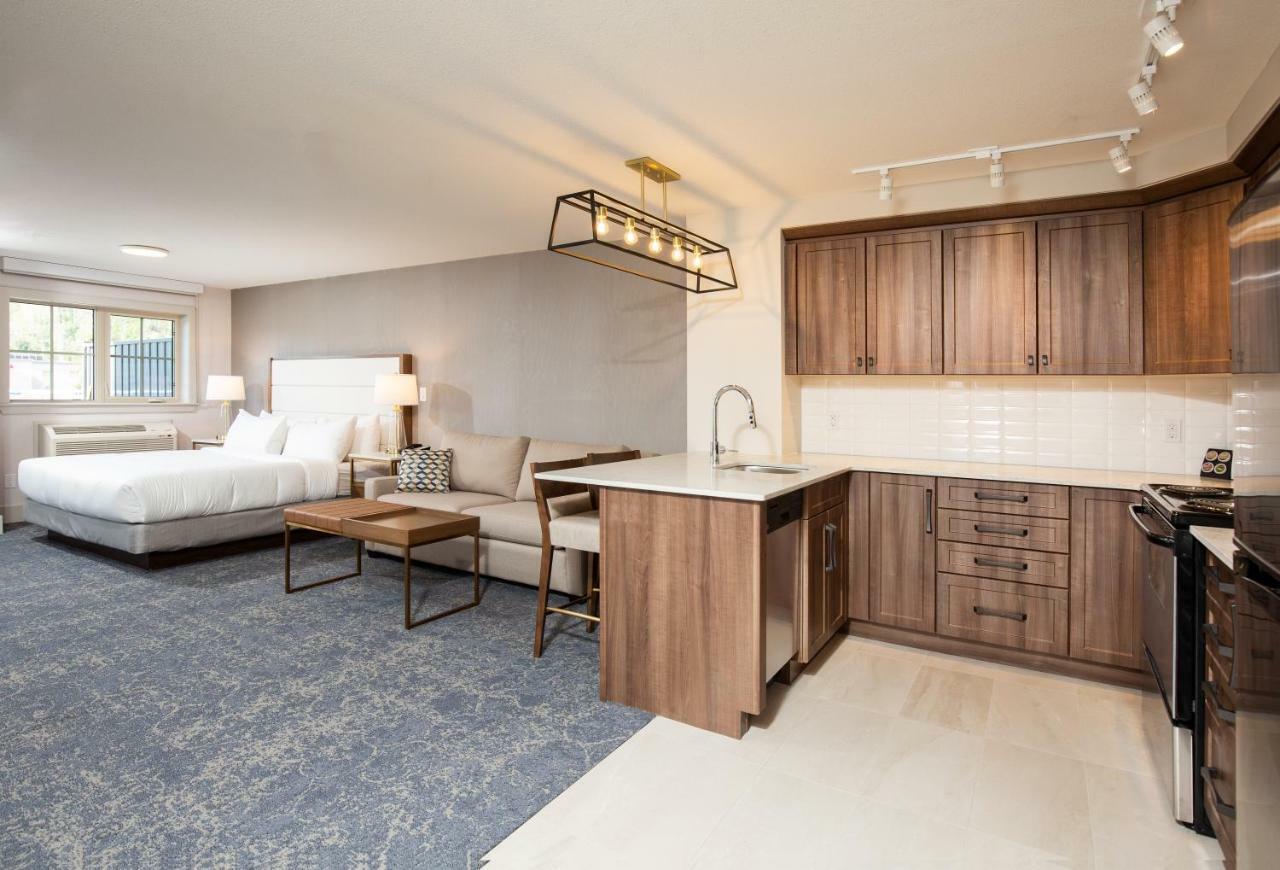 Pomeroy Hotel Fort Mcmurray Esterno foto